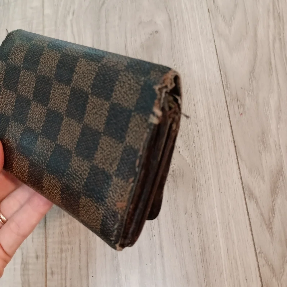 Louis Vuitton Tresor damier wallet